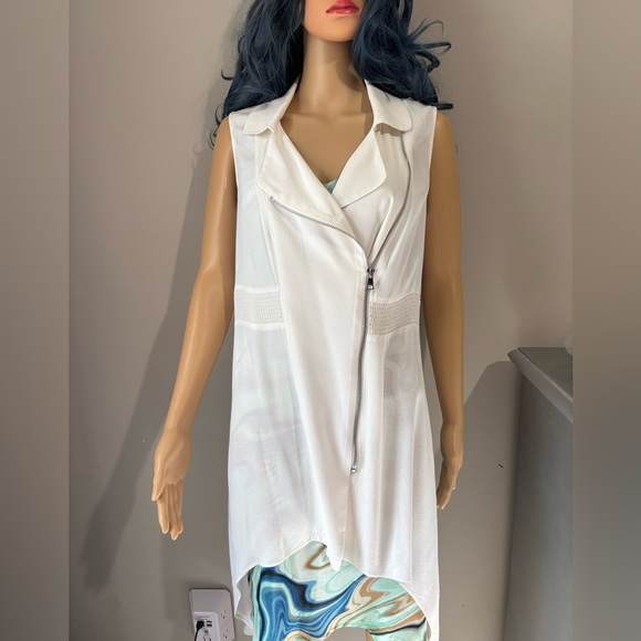 Bebe White Throw Over (perfect at the beach) - Picture 2 of 7